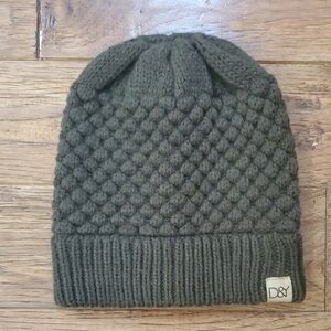 D&Y Green Ponytail Knit Hat